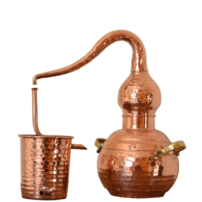 Alambique de cobre martelado com base esférica e tubo curvado