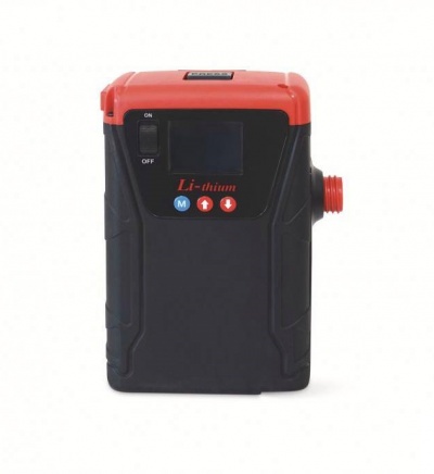 Bateria portátil preta e vermelha com botão On/Off e texto Li-thium
