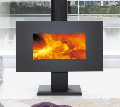 Lareira a lenha moderna preta com vidro frontal e fogo visível