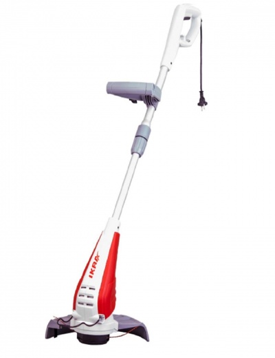 Aparelho de aparar relva elétrico branco com detalhes vermelhos e cinzentos e cabo preto pendurado