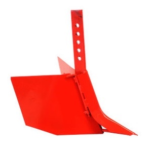 Arado agrícola de metal vermelho com estrutura ajustável