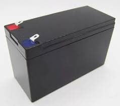 Bateria selada preta retangular com terminais metálicos no topo