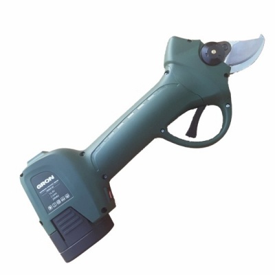 Tesoura de poda elétrica verde escuro com lâmina metálica e bateria amovível