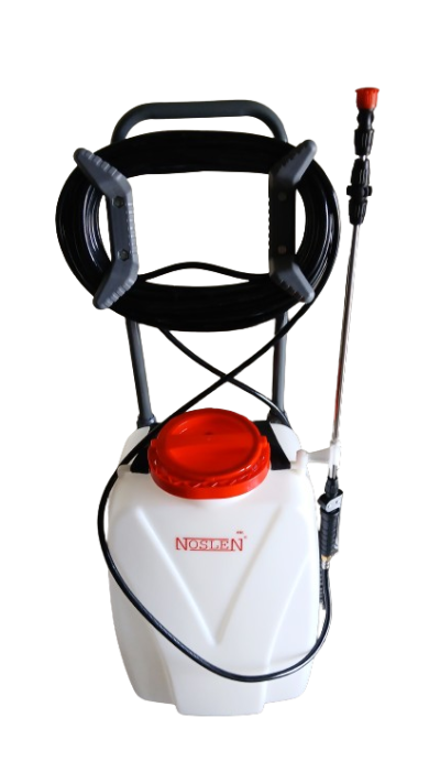 Pulverizador de mochila NOSLEN com reservatório branco e tampa vermelha, mangueira preta e lança metálica
