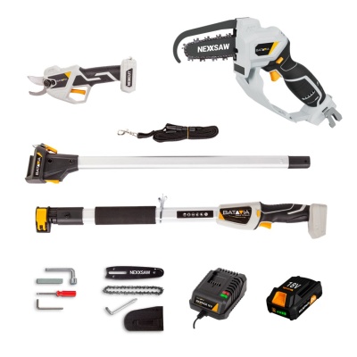 Imagem de conjunto de ferramentas de poda BATAVIA incluindo podador, motosserra NEXXSAW, cabo extensível, bateria e acessórios.