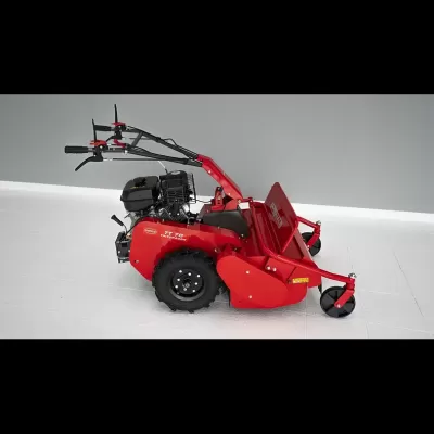 Triturador agrícola vermelho TT 70 com motor e rodas pretas