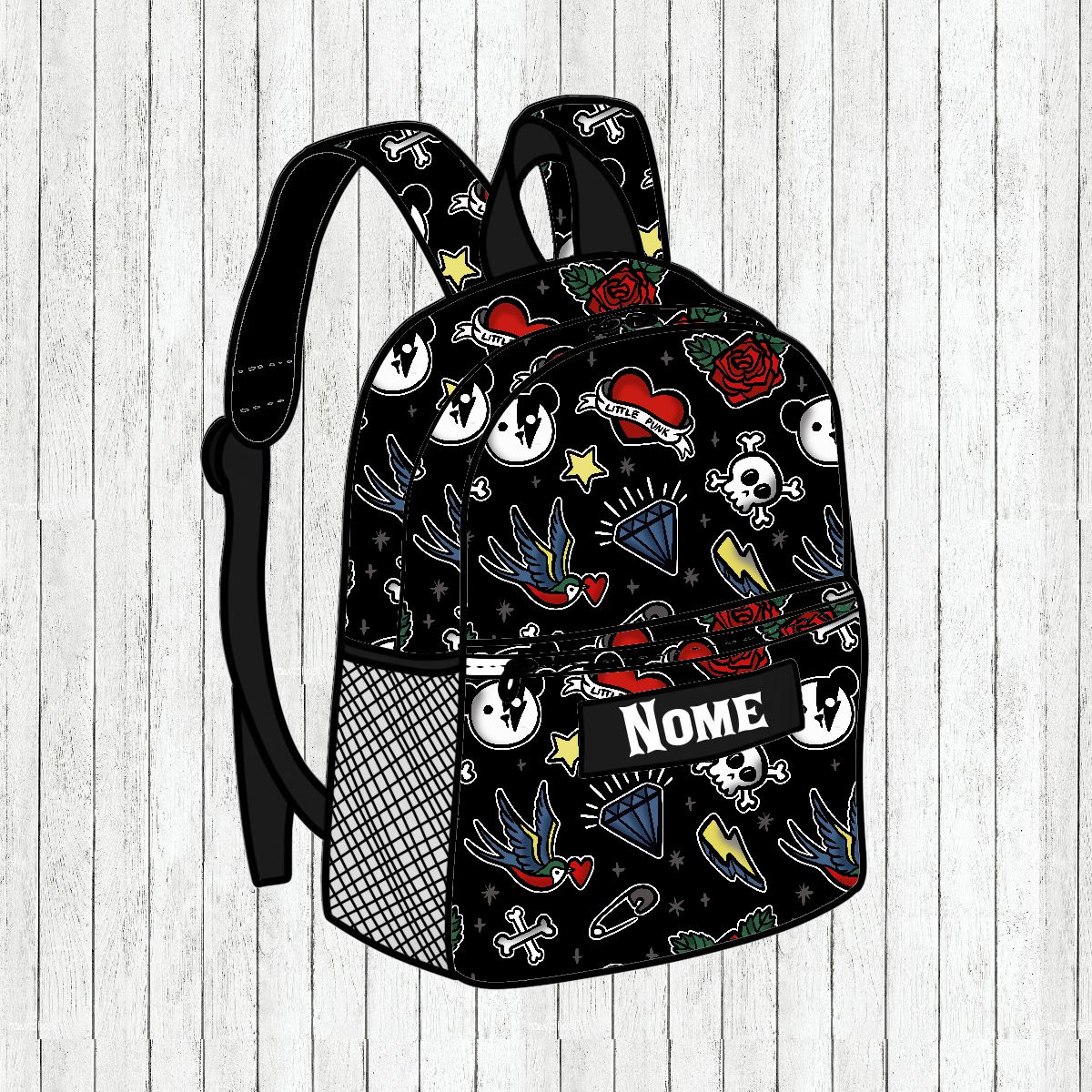 Mochila preta com padrão colorido e etiqueta com texto NOME