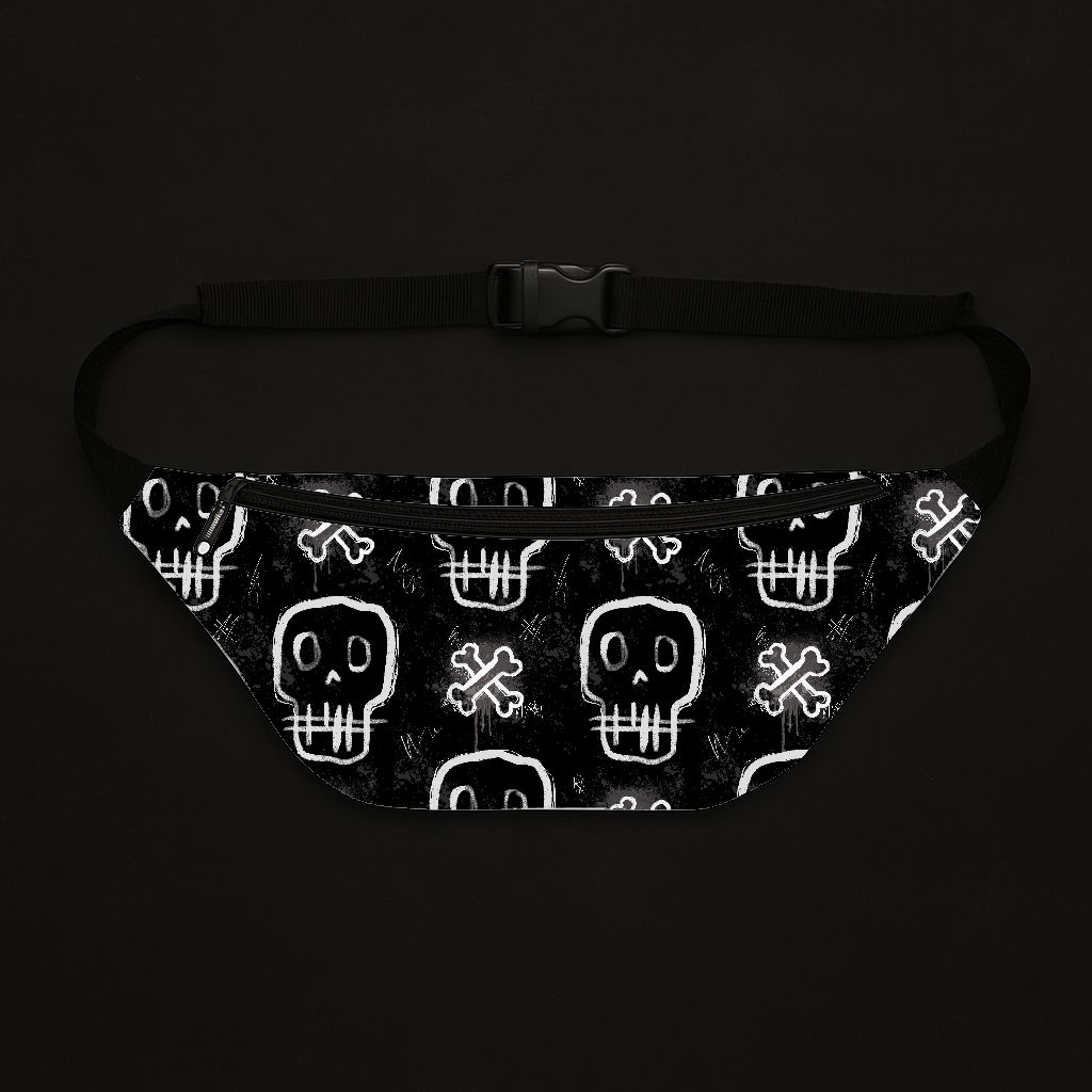 Pochete preta com padrão branco de caveiras e ossos cruzados