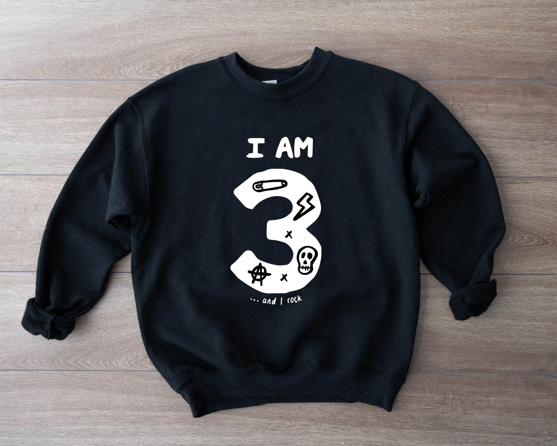 Sweatshirt preta com desenho branco e texto I AM 3