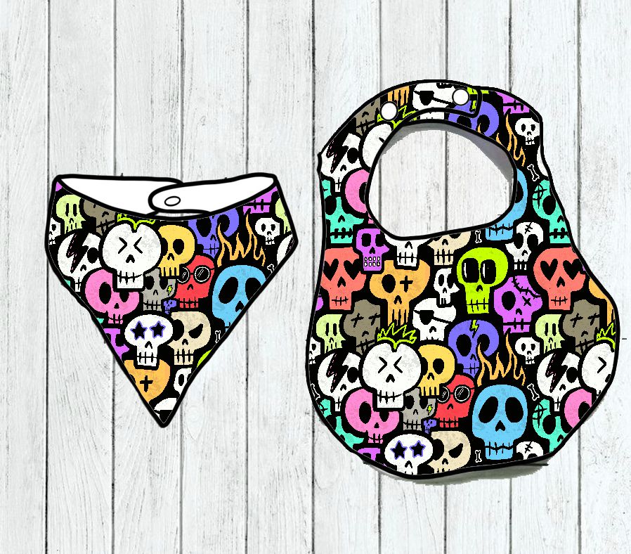 Babete e bandana de bebé com estampado de caveiras coloridas