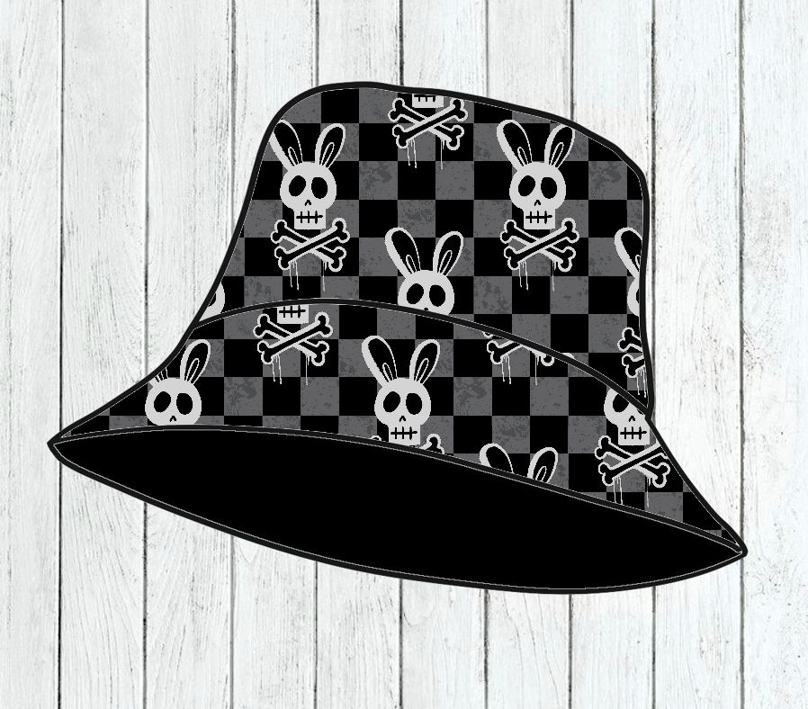 Chapéu bucket preto e cinza com caveiras de coelho brancas
