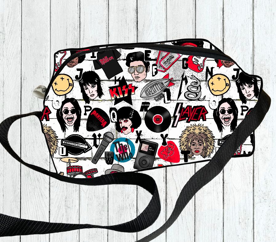 Mala transversal branca com padrão colorido e desenhos relacionados com música