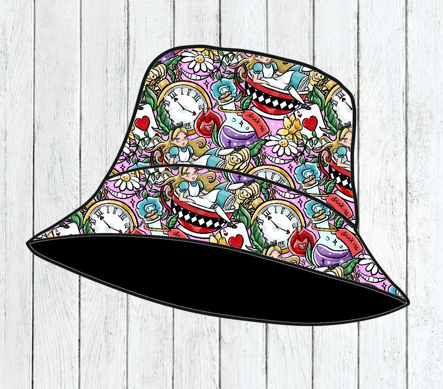 Chapéu tipo pescador com padrão colorido e interior preto