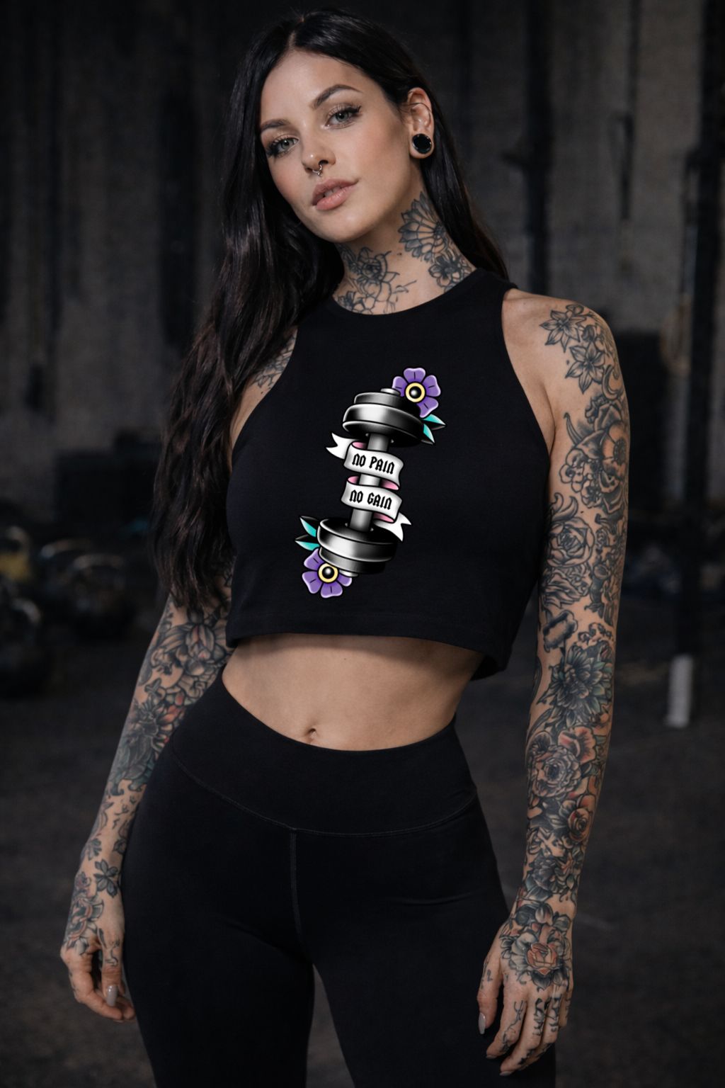 Top cropped preto com estampa de halteres e texto NO PAIN NO GAIN
