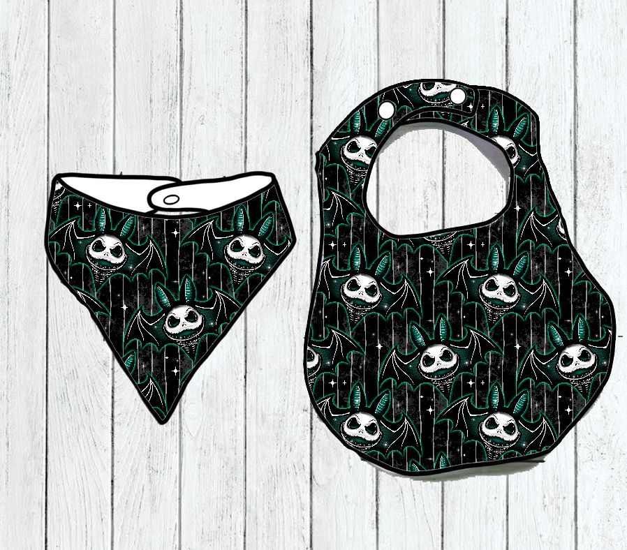 Babete e bandana para bebé com padrão de caveiras em tecido preto