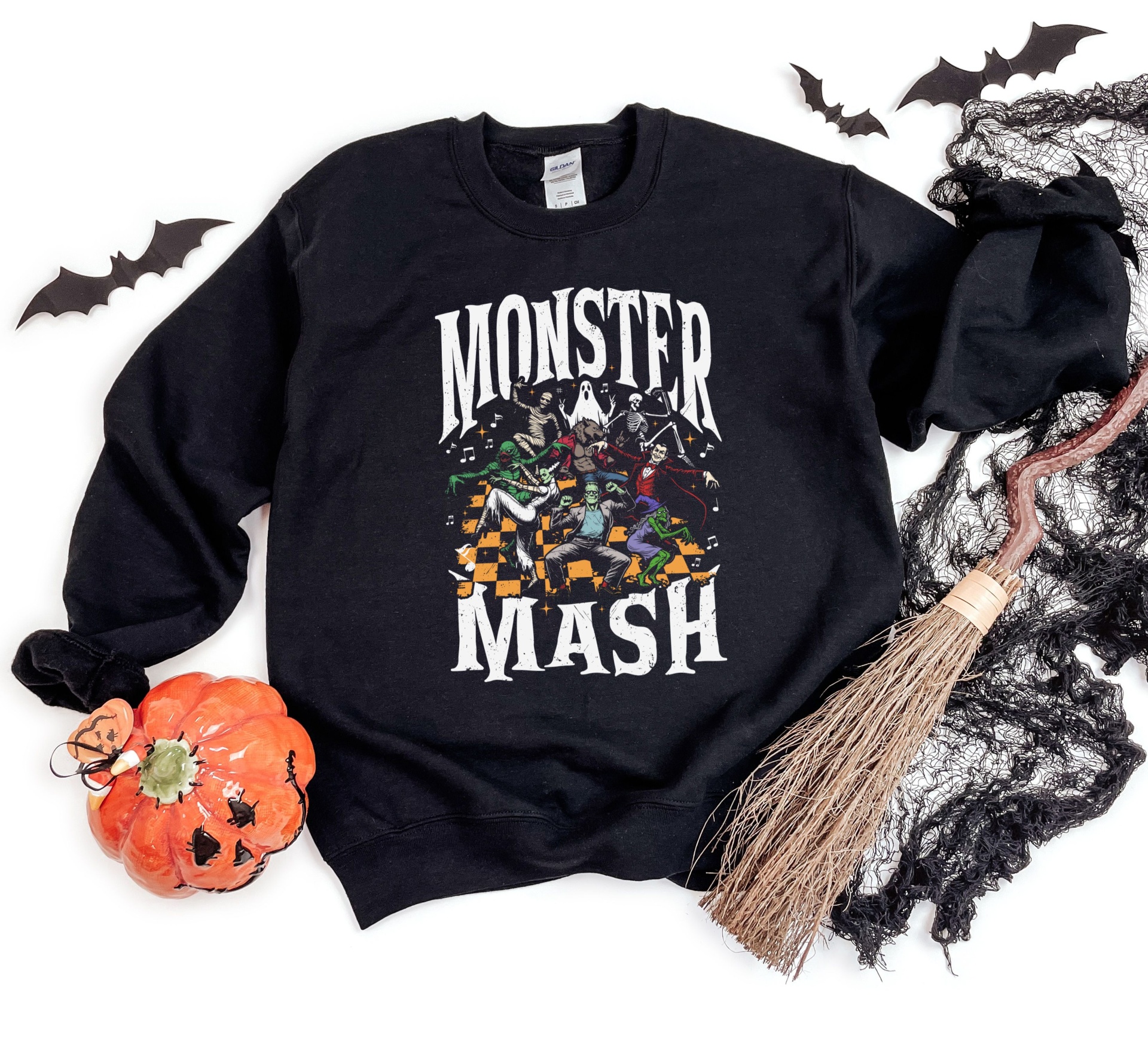 Sweatshirt preta com estampa 'MONSTER MASH' e decoração de Halloween