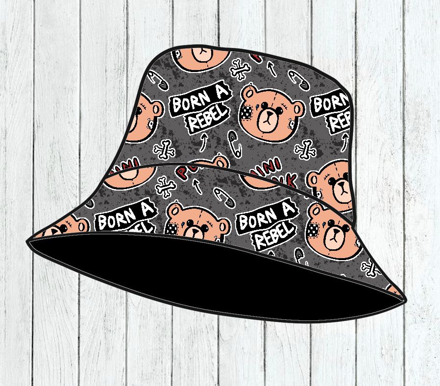 Chapéu bucket cinzento com padrão de ursos cor-de-rosa e texto BORN A REBEL