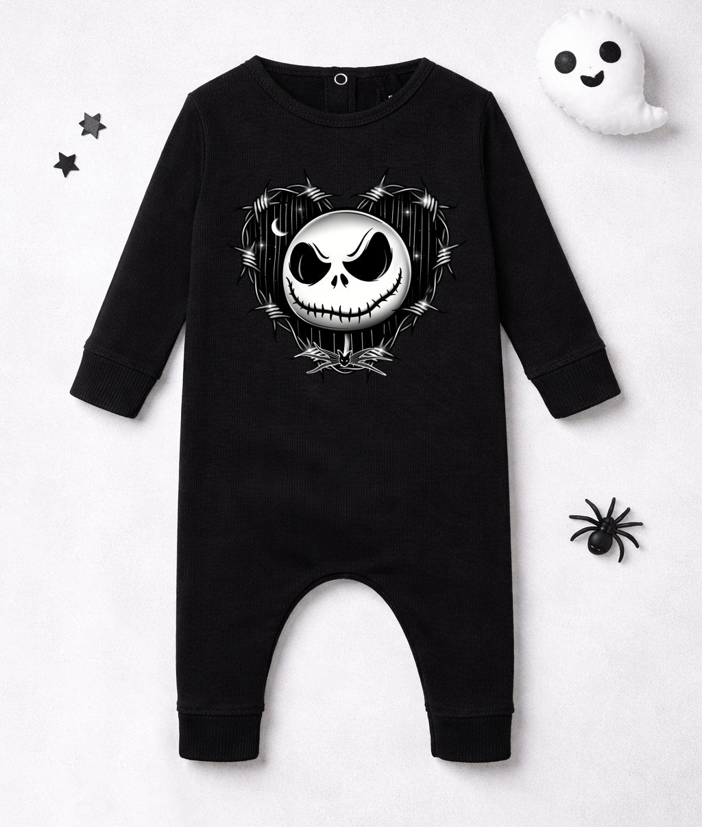 Macacão preto para bebé com estampado de cabeça branca e coração de arame farpado