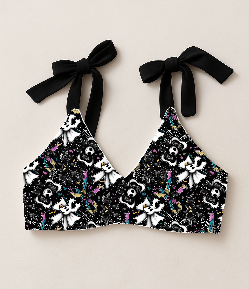 Top de bikini com padrão de fantasmas e flores coloridas com tiras de amarrar pretas