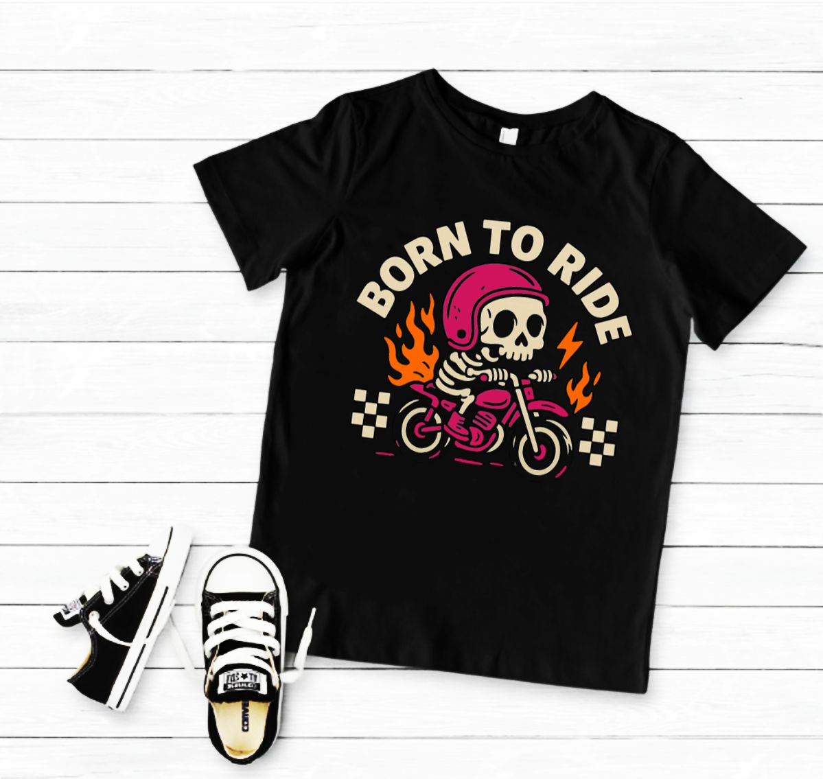 T-shirt preta com estampa de esqueleto a andar de moto e texto 'BORN TO RIDE' ao centro