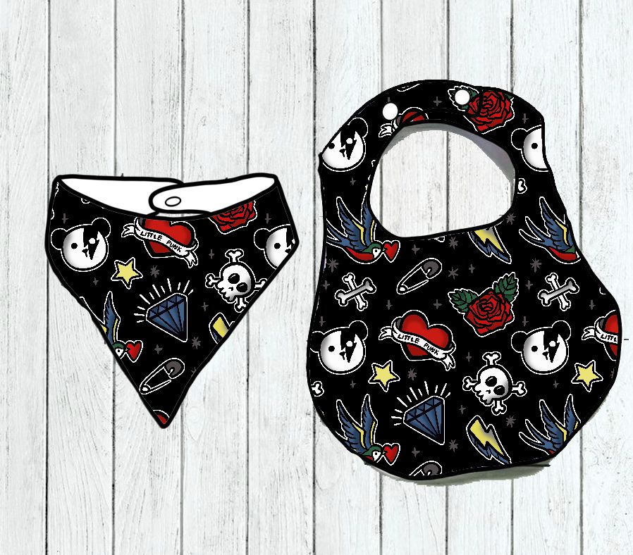 Conjunto de babete e bandana preta com estampados coloridos variados