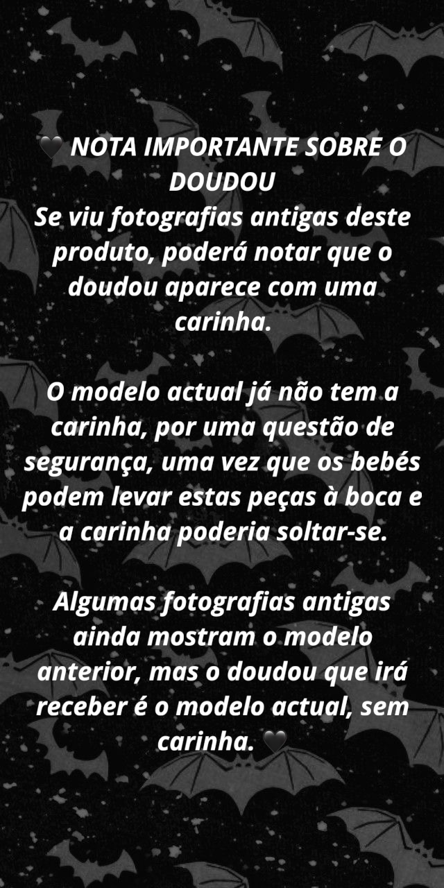Texto sobre o doudou com fundo padrão de morcegos cinzentos em fundo preto