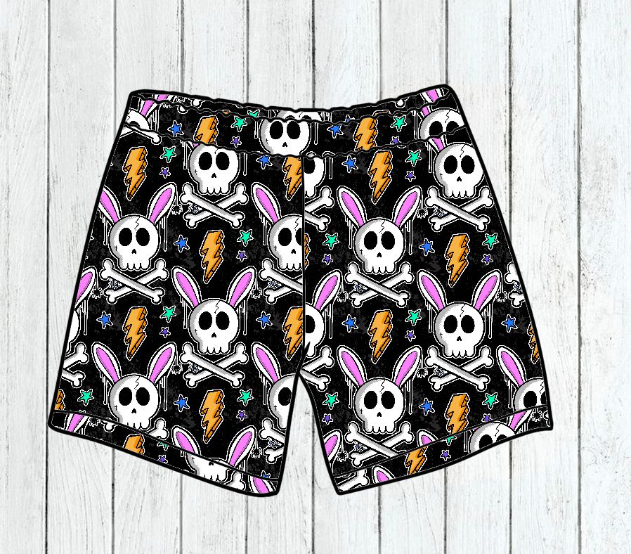 Calções pretos com padrão de caveiras com orelhas de coelho.