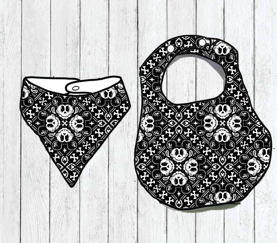 Babete e cachecol preto com padrões brancos de rostos de rato e símbolos