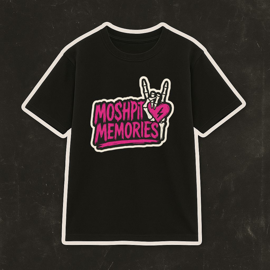 T-shirt preta com design 'MOSHPIT MEMORIES' e mão fazendo sinal de rock