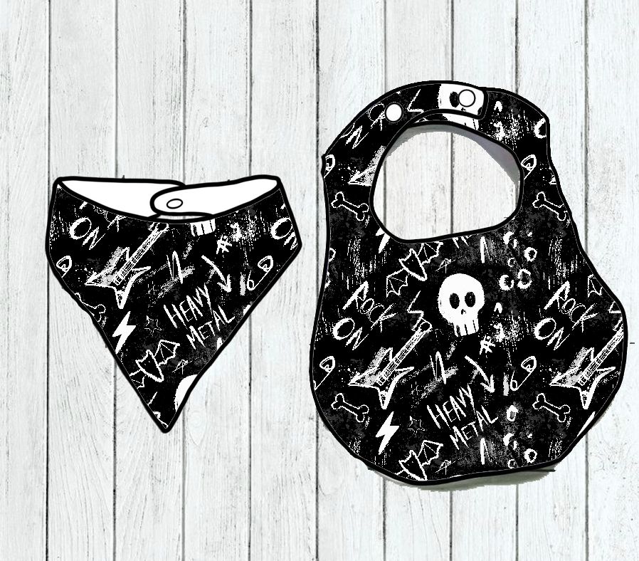 Babete e bandana pretos com padrões brancos de heavy metal, caveira e guitarra.