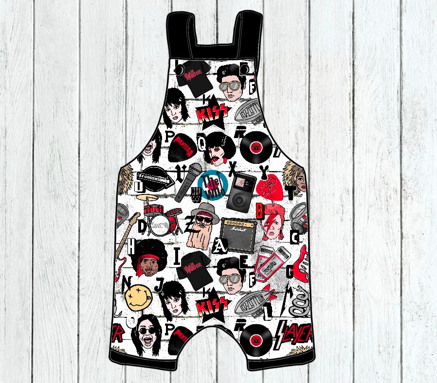 Macacão com padrão musical e alças pretas