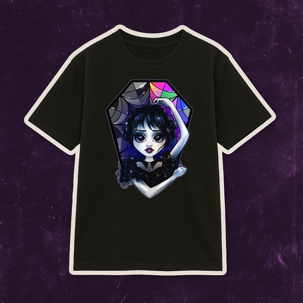 T-shirt preta com estampa de rapariga com maquilhagem escura e vitral colorido