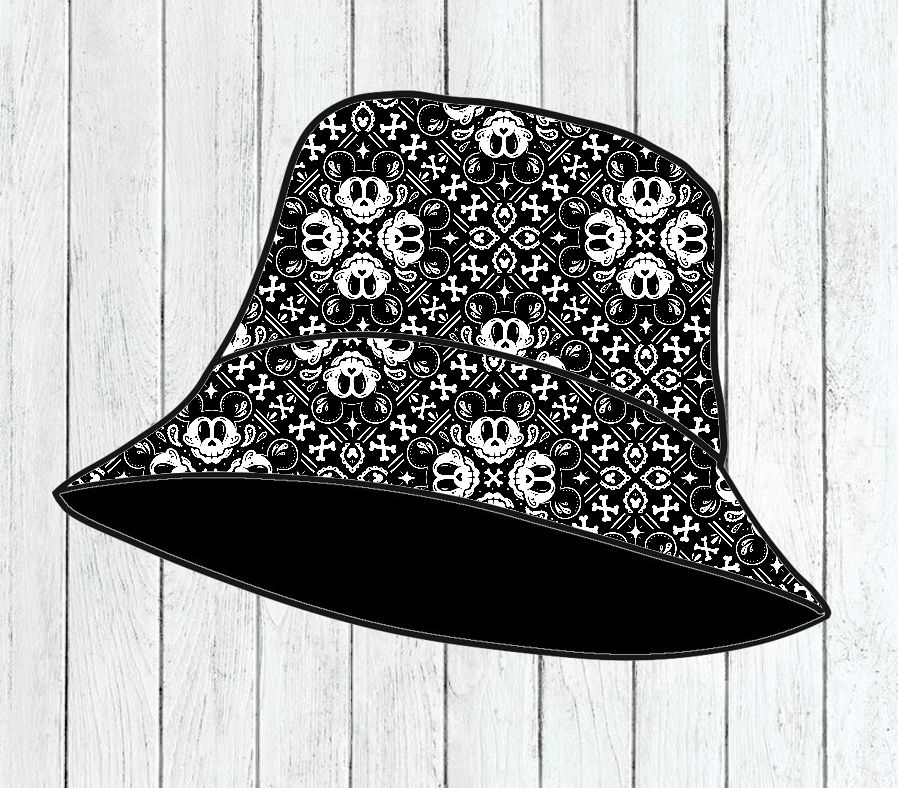 Chapéu balde preto com padrão de caveiras brancas