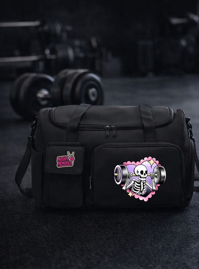Mala de ginásio preta com estampado de esqueleto a levantar pesos e etiqueta MOSHPY MEMORIES