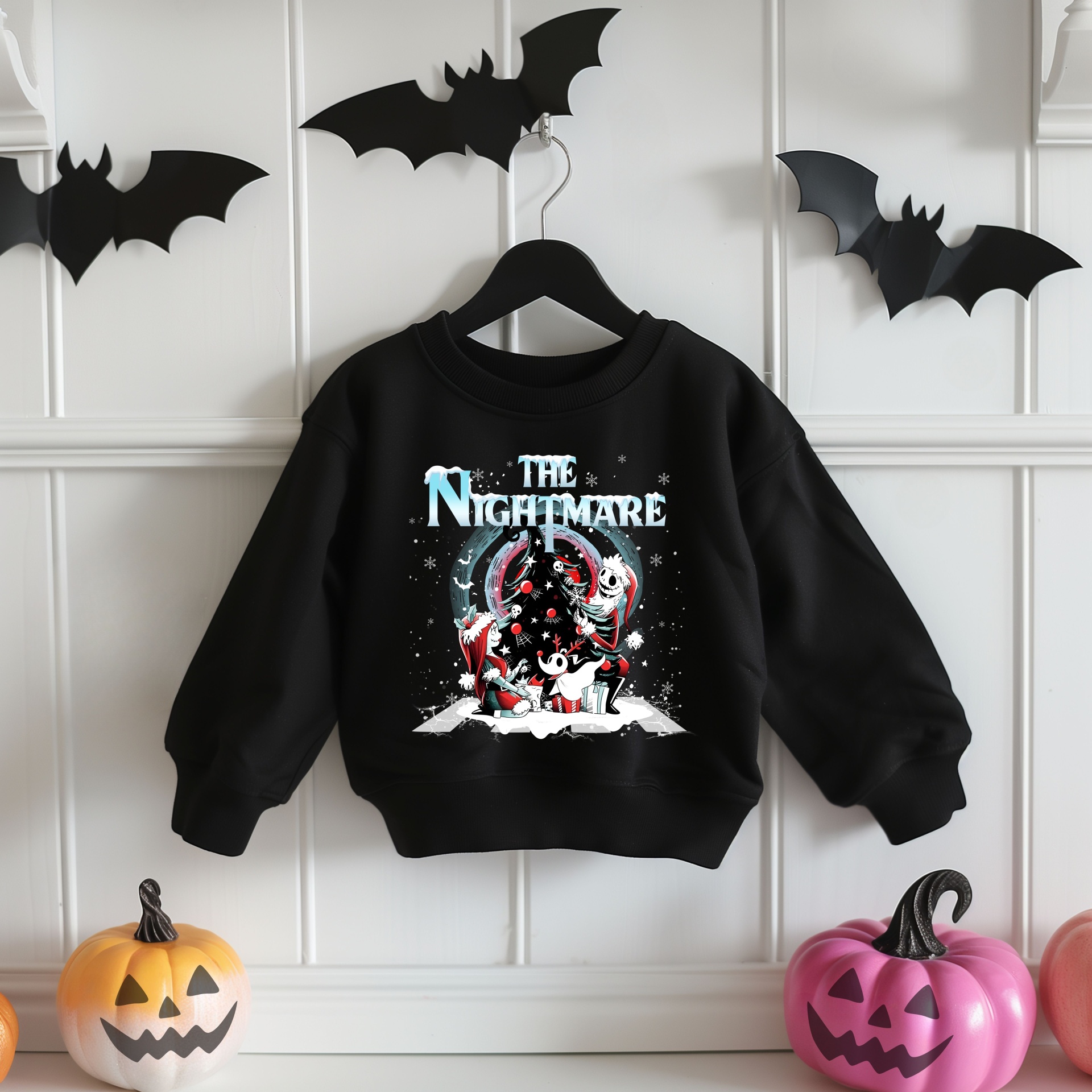Camisola preta infantil com estampa de personagens de Halloween e texto THE NIGHTMARE