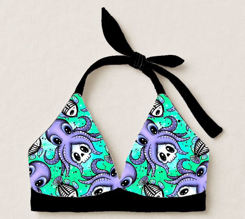 Top de bikini com padrão de polvos roxos, caveiras e peixes