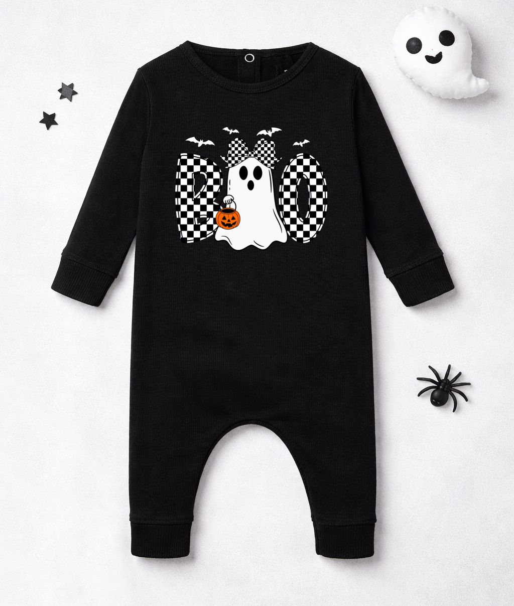 Macacão preto com estampado de Halloween com fantasma e letras BOO