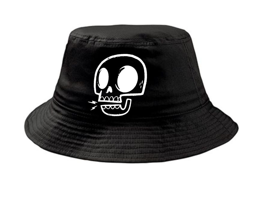 Chapéu bucket preto com caveira branca estilizada