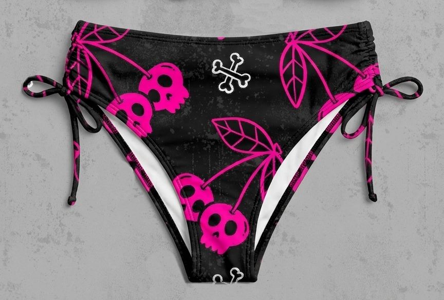 Cueca de banho preta com padrão colorido e cordões laterais