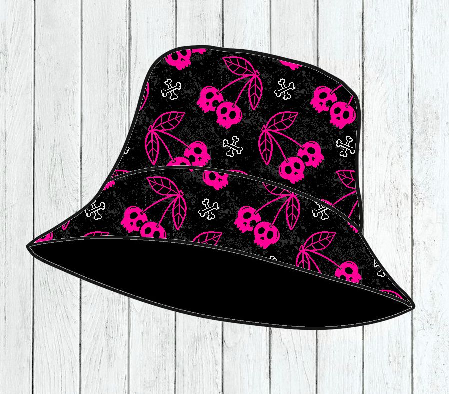 Chapéu tipo pescador preto com padrão de cerejas e caveiras rosa e branco