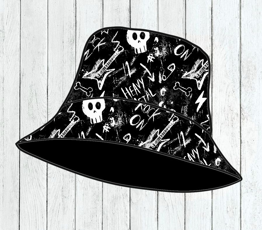 Chapéu tipo pescador preto com padrão branco e texto HEAVY METAL ROCK ON