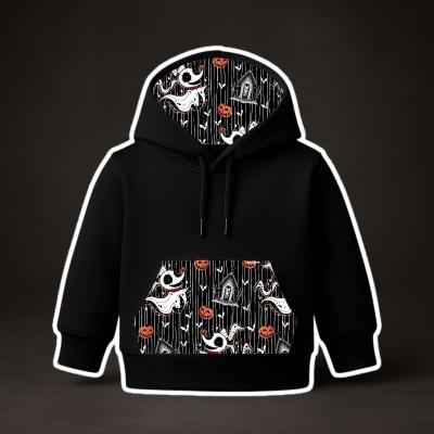 Sweatshirt preta com padrão de fantasmas e abóboras