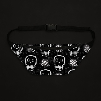 Pochete preta com padrão branco de caveiras e ossos cruzados