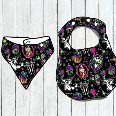 Babete e bandana para bebé com estampado de Halloween em fundo preto
