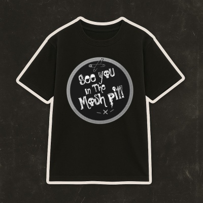 T-shirt preta com texto estampado circular