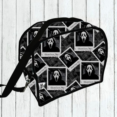 Bolsa tiracolo com padrão de Ghostface, preto e branco