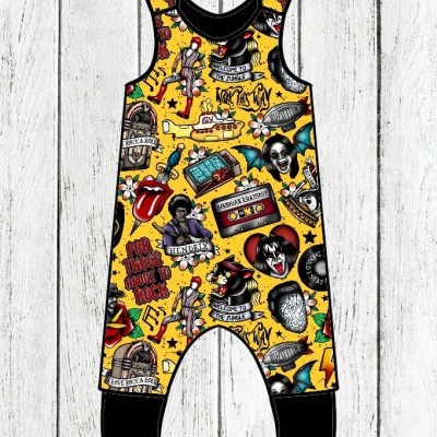 Macacão para bebé amarelo com padrão de rock and roll colorido