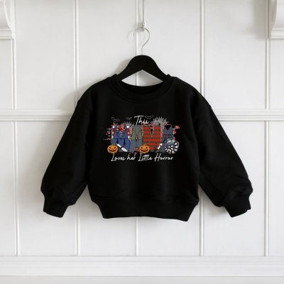 Sweatshirt preta de criança com estampado de Halloween e texto