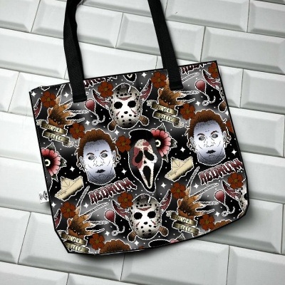 Saco de tecido com estampado de máscaras de Halloween e palavras MIDNIGHT e HALLOWEEN