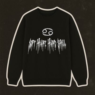 Sweatshirt preta com estampa branca e texto em fonte estilizada